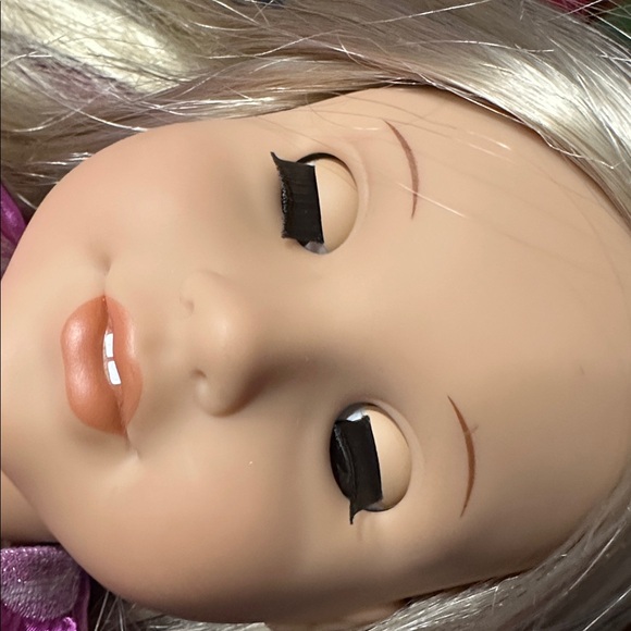 American Girl doll, blonde from 2017. Excellent condition. Flower child outfit - Picture 13 of 13